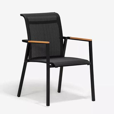 スタップ可能な椅子と拡張可能なテーブル
